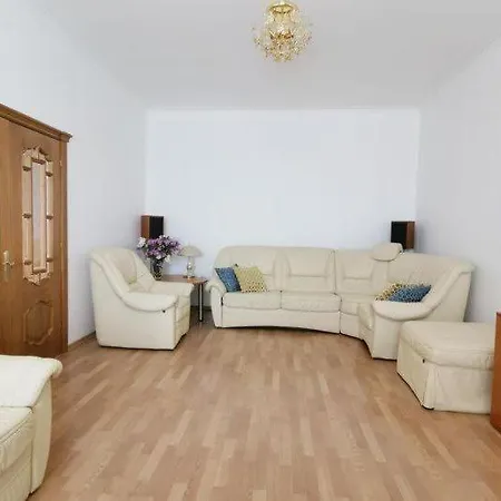 Nice Bright And Cozy With All Amenities And Convenient Transportation Apartament